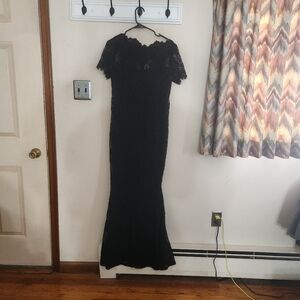 🎉 Woman's Black Lacey Dress